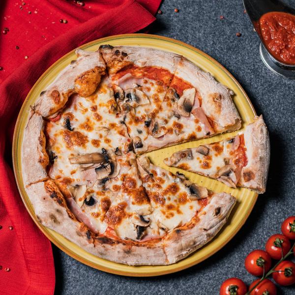 Pizza Prosciutto e Funghi